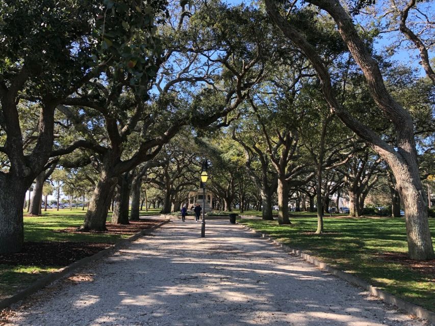 Charleston: Walking History and Bar Tour - From colonial drinking to pirate lore