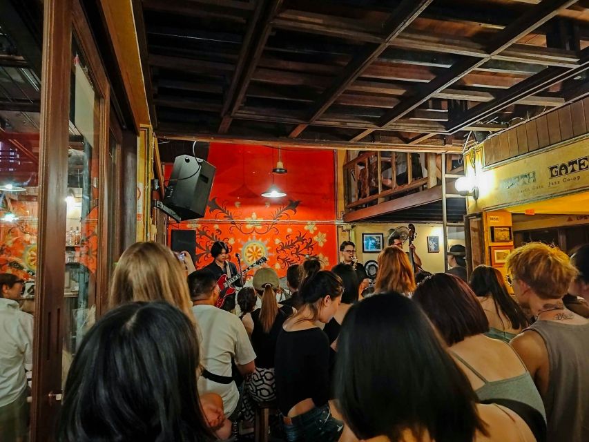 Chiang Mai: Chiang Mai Bar Hopping Guided Night Tour - The red taxi ride to Ton Lam Yai Market