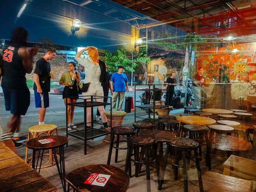 Chiang Mai: Chiang Mai Bar Hopping Guided Night Tour - Ton Goom Riverfront and the move outdoors