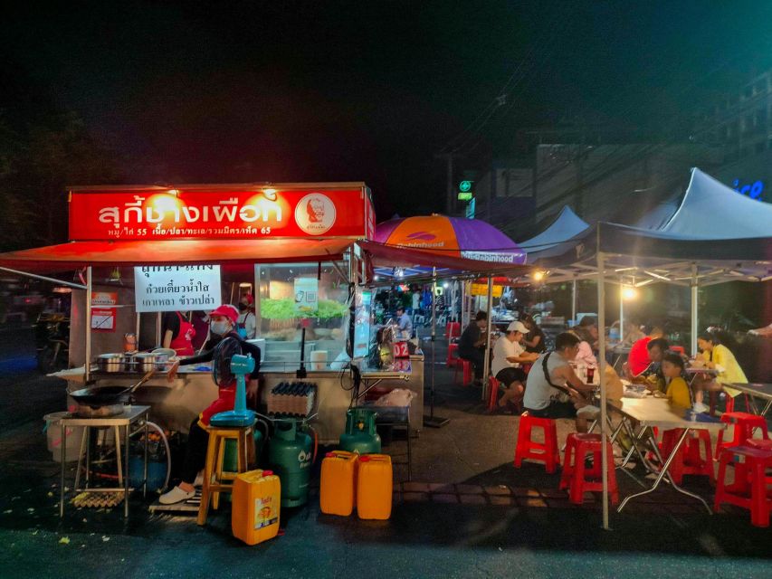 Chiang Mai: Chiang Mai Bar Hopping Guided Night Tour - Starting at Wat Lok Moli