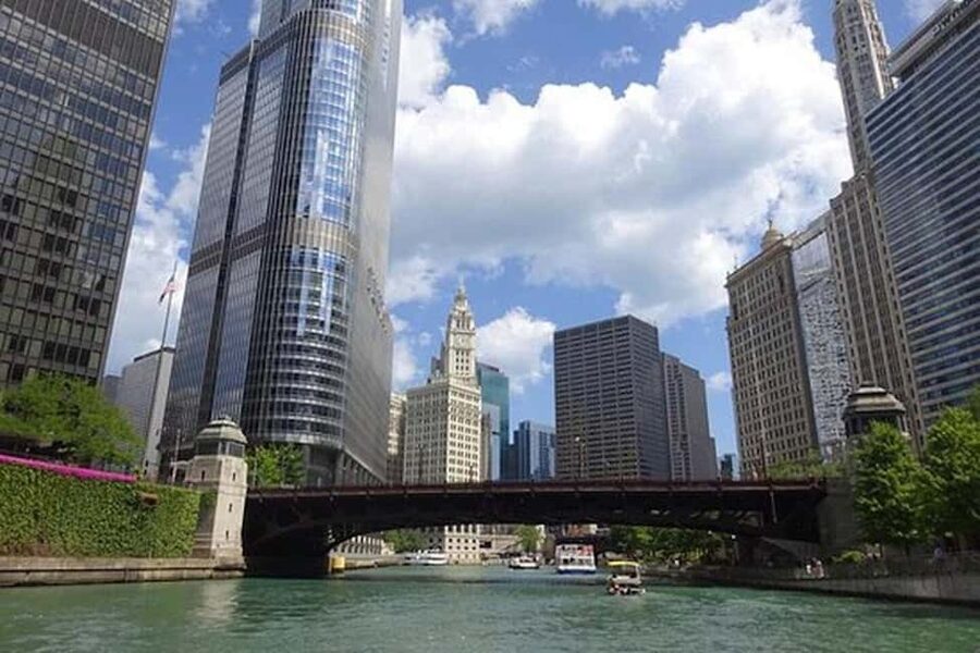 Chicago: Tiki Bar Cruise on Chicago River or Lake Michigan - Should you book the Chicago tiki boat?