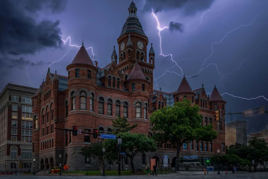Dallas Spirits & Spirits Haunted Pub Crawl - The Woolworth and its 1940s character