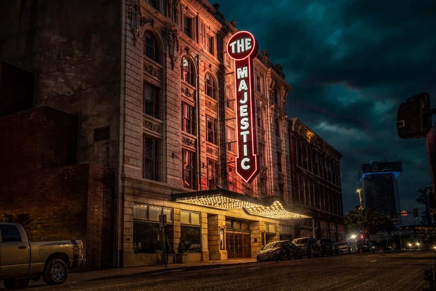 Dallas Spirits & Spirits Haunted Pub Crawl - Who will enjoy this Dallas pub crawl?