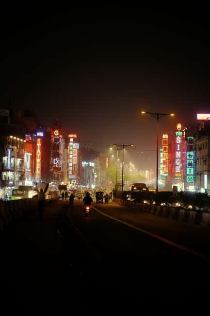 Delhi : Nightlife Tour with private car, guide & driver - Safety, comfort, and the value of local guidance