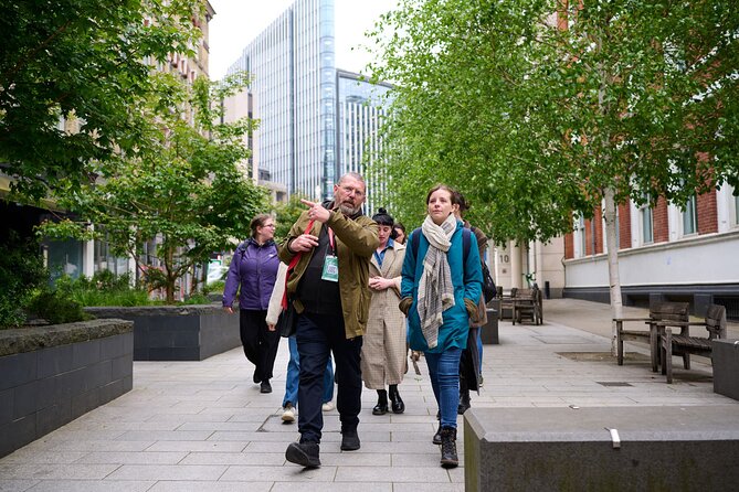 Devour London Historical Pub Tour:Traditional British Food & Ales - Small groups and the social side