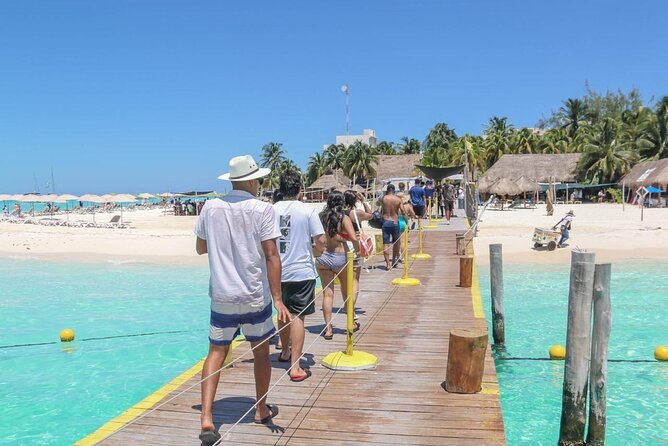 Discover Isla Mujeres: Catamaran, Snorkeling, and "Ice Bar" - The return sail and the practical weak spot