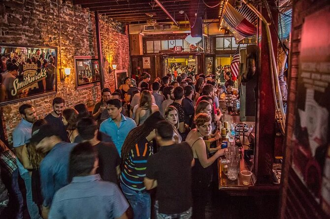 Downtown Austin Live Music Pub Crawl - Darwin’s Piano Bar turns the crowd into the entertainment