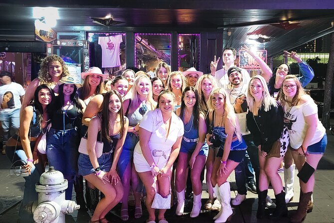 Downtown Austin VIP Bar & Club Crawl - The first 6th Street stop: use the access, not just the drink
