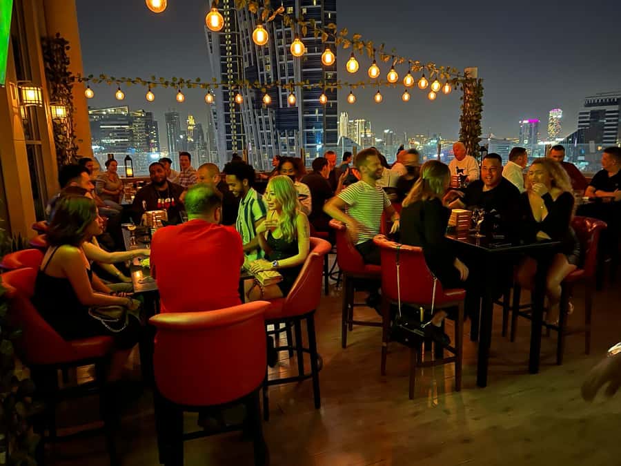 Dubai: Pub Crawl Nightlife Tour - Four stops, four different moods