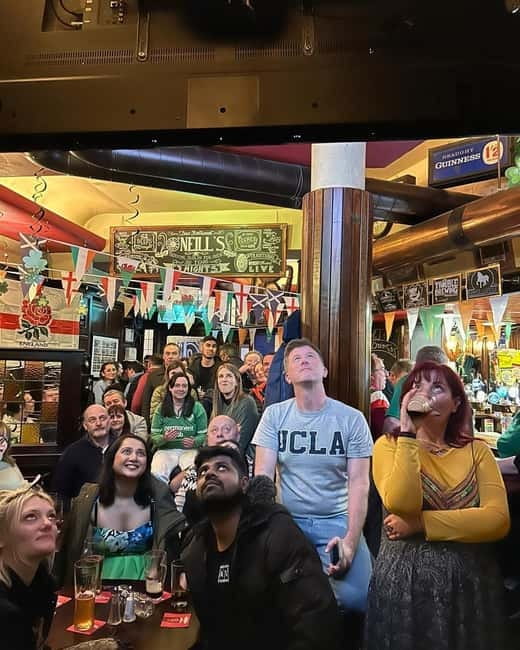 Dublin: City Pub Crawl Experience - Live Irish music is the main attraction