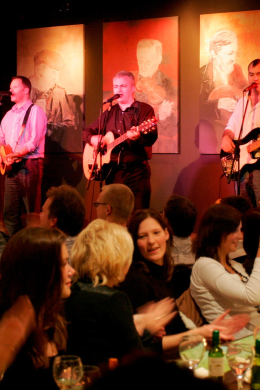 Dublin: Irish Night Show at the Merry Ploughboy Pub - The 8pm music show