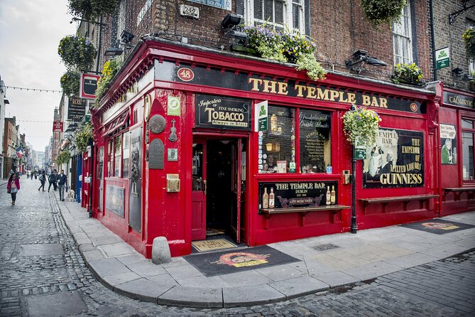 Dublin Old Town: Famous Pubs Exploration Game and Tour - Key points to know before you go