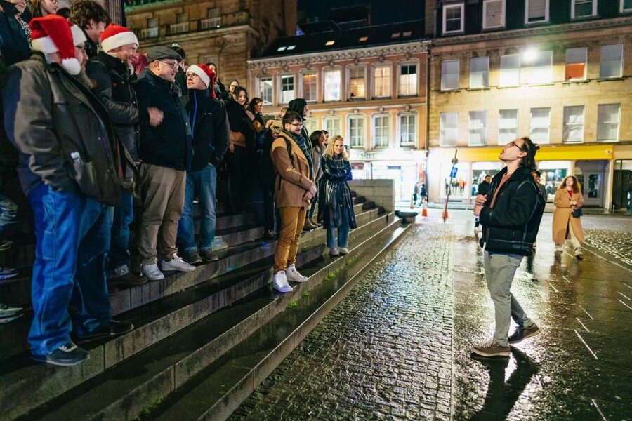Edinburgh: 7 Bar Pub Crawl with 7 Shots & Discounts - Key points at a glance