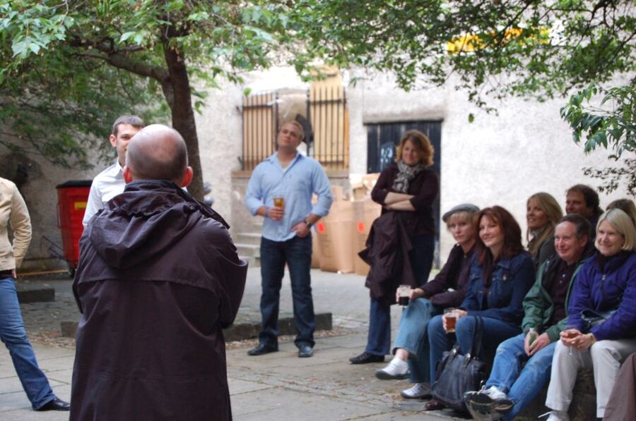 Edinburgh Literary Pub Tour with "Real-Actors" - Key points to know