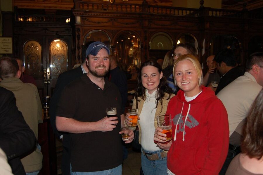 Edinburgh Literary Pub Tour with "Real-Actors" - The literary story, from Scott to Stevenson