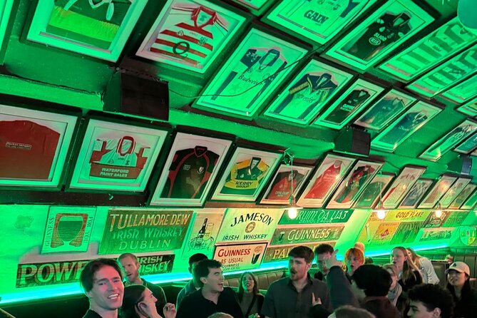 Edinburgh Pub Crawl Free Shots and VIP Entry - Timing, group size, and practical details