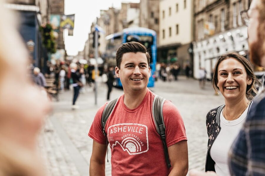 Edinburgh: Pubs and History Guided Walking Tour with Beer - Walking the Royal Mile with beer in mind