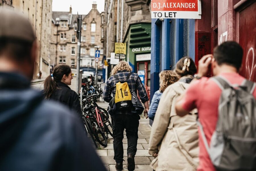 Edinburgh: Pubs and History Guided Walking Tour with Beer - What the $62 price really buys