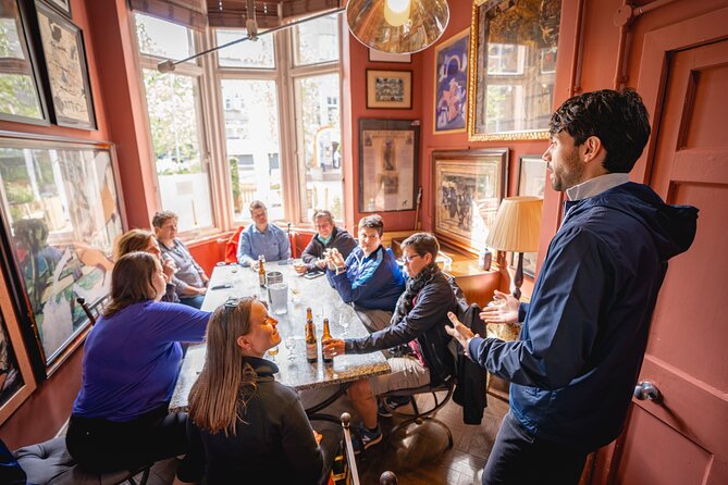 Edinburgh: Pubs & History Walking Tour with Beer Tasting - Canongate and the Charmed Circle
