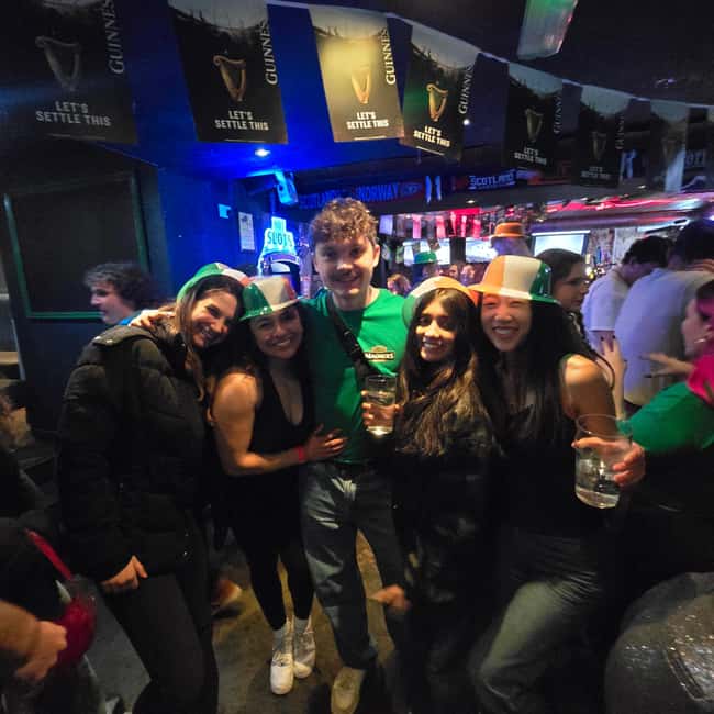 Edinburgh: Ultimate Pub Crawl Party with 7 Bars & 1 Club - From the final bar to the club