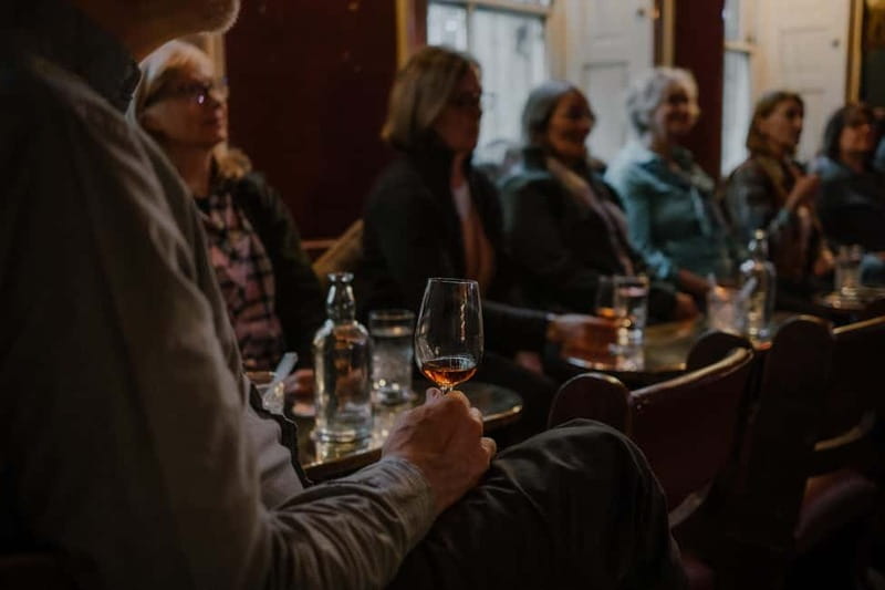 Edinburgh: Whisky Tasting and Storytelling in a Historic Pub - Small practical details that make a difference