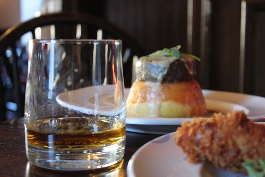 Edinburgh: Whisky Tasting in one of the oldest pubs - Why the Tolbooth Tavern makes the tasting special