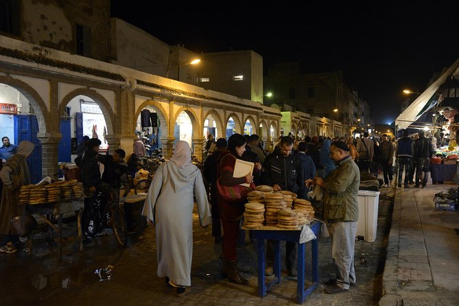 Essaouira Guided Tour: 3 on 1 - Nightlife tour, Live like a local & Street food - Guide quality and the private format