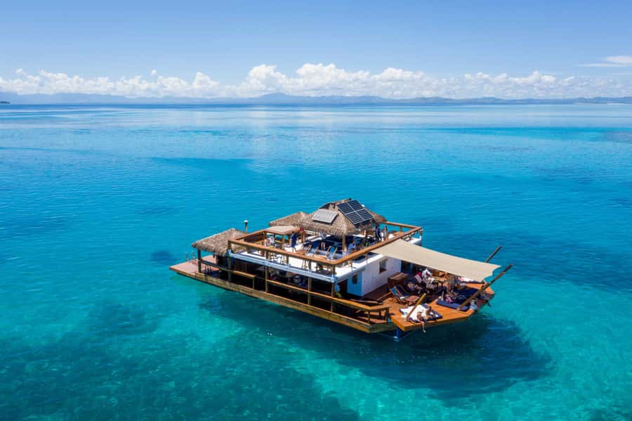 Fiji: Cloud 9 Floating Bar and Pizzeria Day Trip - From Port Denarau to a floating bar in the Mamanucas