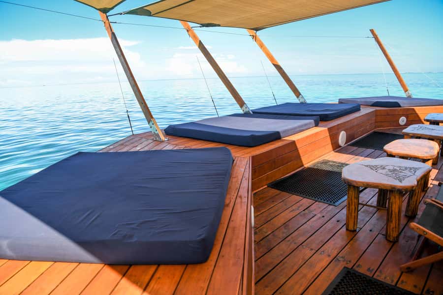 Fiji: Cloud 9 Floating Bar and Pizzeria Day Trip - A party day that can also be quiet