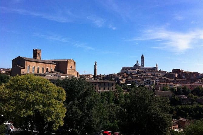 Florence Pub Crawl in the Old Town - Guides Kashyapi, Brady, and the human side of the night