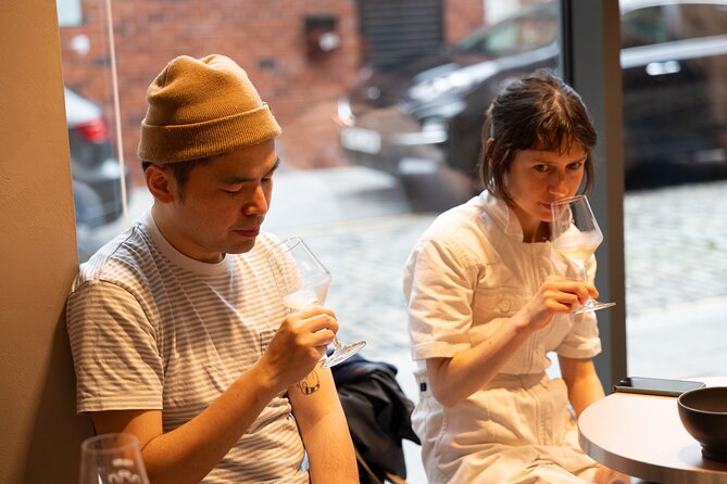 Four hour walking wine tasting tour of Manchester's best bars - Who will enjoy this Manchester wine walk