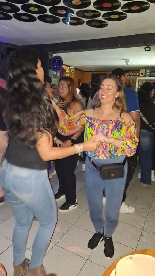 Friday Salsa Pub Crawl in Cali - The 15-minute walk through San Antonio