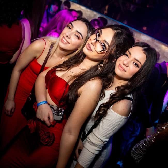 Fun Explorers Pub Crawl with free welcome shots and free ent - Club entry is where the $19 begins to make sense