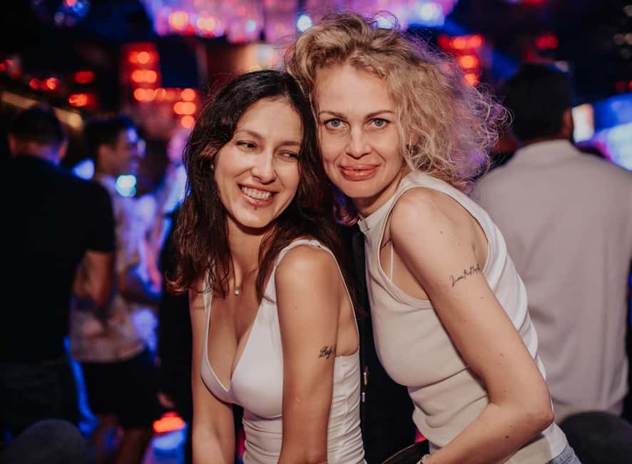 Fun Explorers Pub Crawl with free welcome shots and free ent - What the guides add to the night