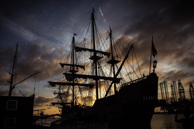 Galveston: Haunted Pub Crawl Walking Tour - The nighttime walk through Galveston