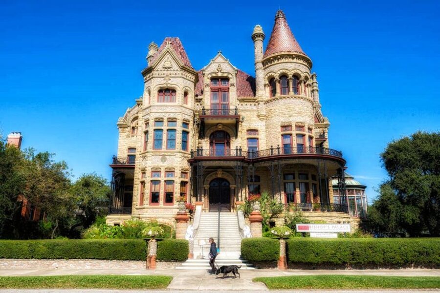 Galveston: Haunted Pub Crawl Walking Tour - Atmospheric pubs, ghostly legends, and drinks on your own tab