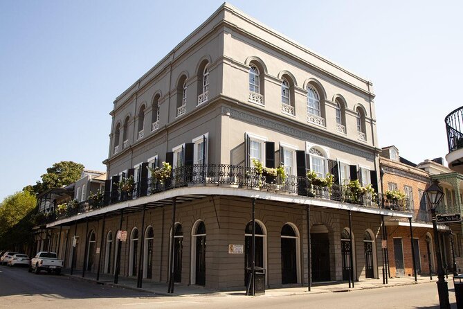 Ghost Tour and Haunted Pub Crawl Party with Free Shot - Key points at a glance