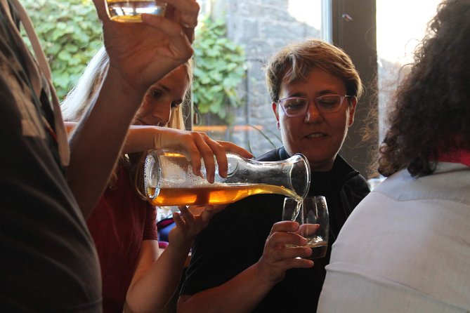 Glasgow: Pubs & History Walking Tour with Beer Tasting - George Square: a quick orientation point