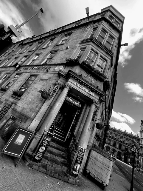Glasgow: Scottish Rogue Whisky Pub Crawl - Glasgow whisky begins at the Teacher Building