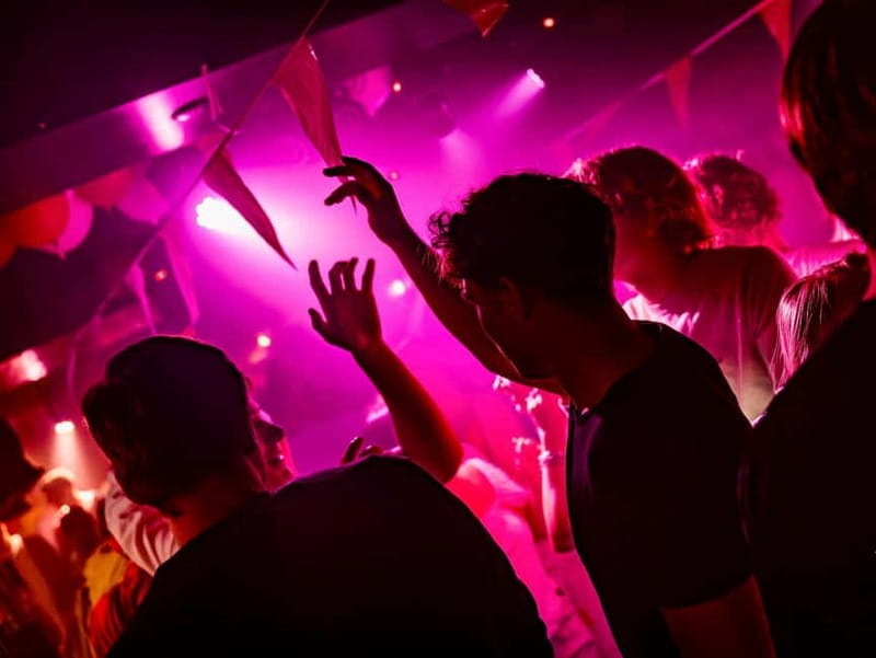 Groningen: Pub Crawl with Pub Quiz, Free Shots and Games - Key points at a glance