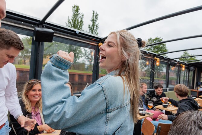 Groningen: Terrace Boat Experience with a Cozy Bar: 1 hour - Peerd van Ome Loeks and a local symbol