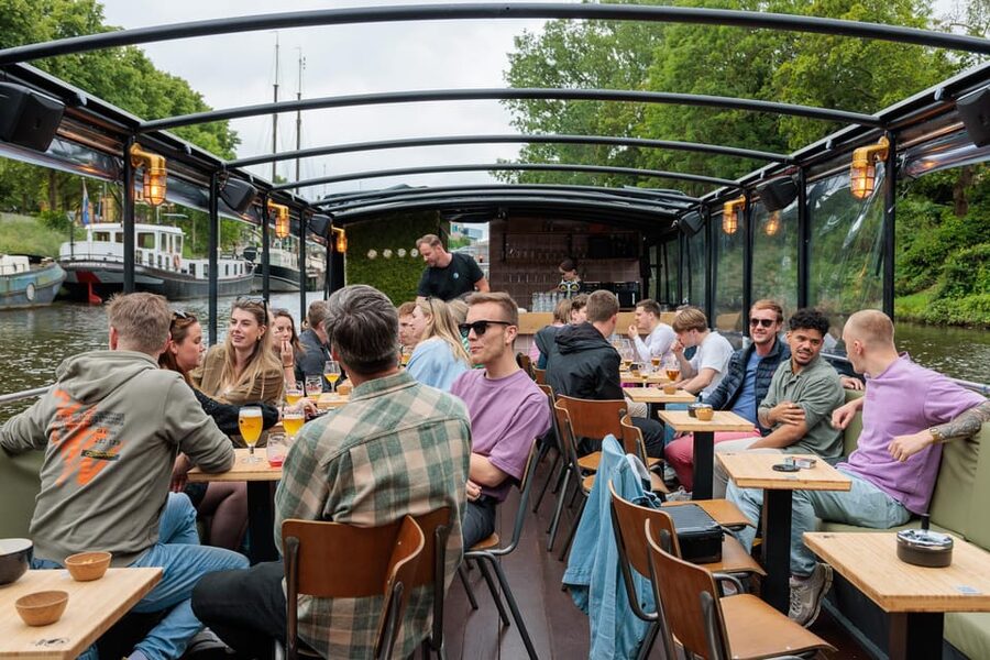 Groningen: Terrace Boat Experience with a Cozy Bar - A floating café beside Groningen Central Station