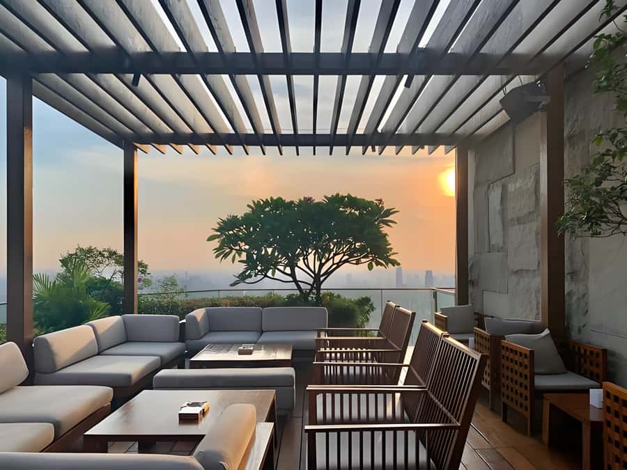 GuangZhou: 70 Floor RoofTop openair Bar, Sunset & Light Show - A sunset high above Zhujiang New Town