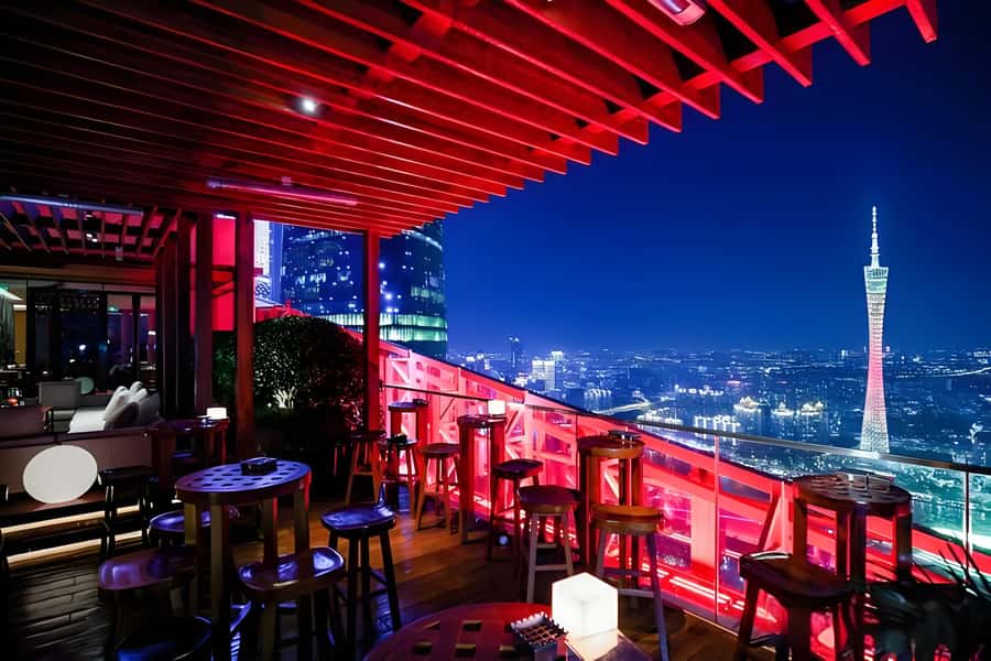GuangZhou: 70 Floor RoofTop openair Bar, Sunset & Light Show - Who will enjoy this most