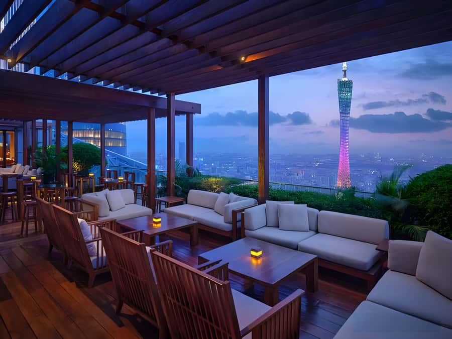 GuangZhou: 70 Floor RoofTop openair Bar, Sunset & Light Show - What the 70th-floor deck adds