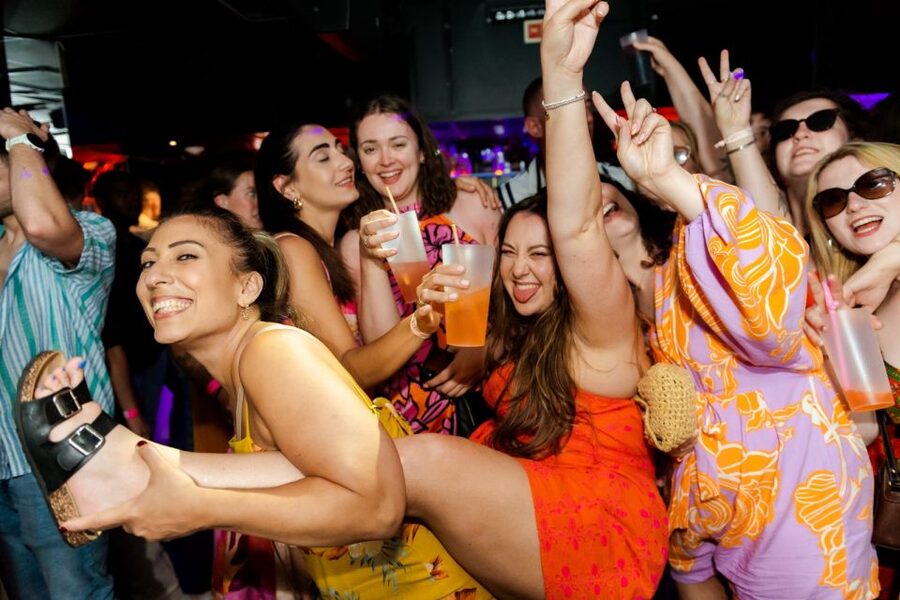 Halloween Haunts: Lisbon Pub Crawl Experience - Second bar: one hour of beer and sangria