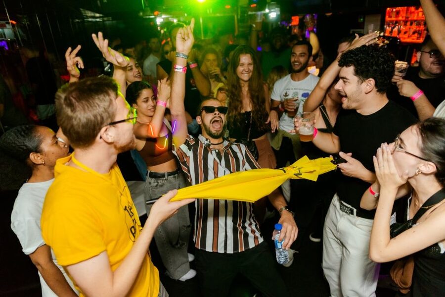 Halloween Haunts: Lisbon Pub Crawl Experience - Third bar: pumpkin shots and the costume challenge