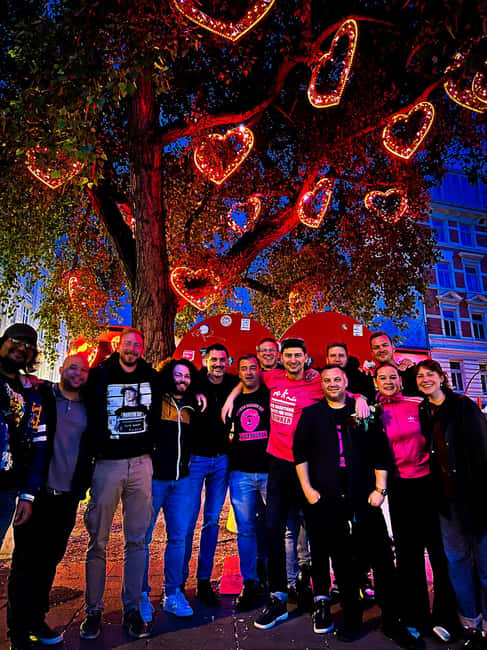 Hamburg: Pubcrawl & Nightlife Tour at St.Pauli - Free shots, extra drinks, and the real cost