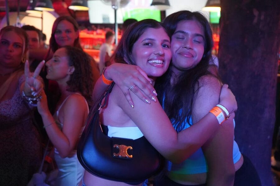 Hamburg: Reeperbahn Pub Crawl with Shots and Games - Who will enjoy this night most