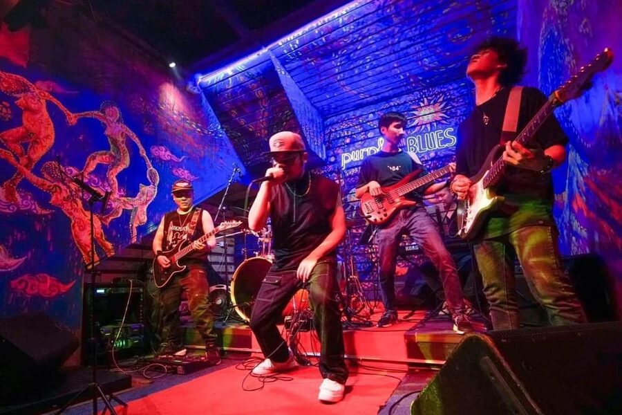 Hanoi: Guided Bar Crawl with Drinks and Nightclub Entry - The guide can make or break the evening
